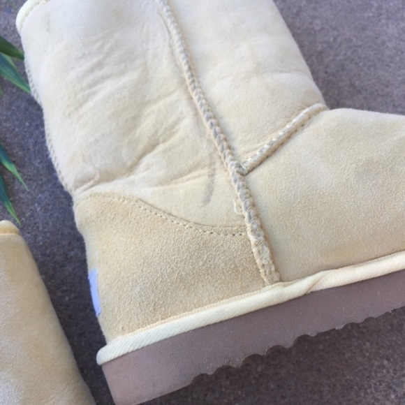 Ugg Shearling Classic Short Boot - Picture 5 of 8